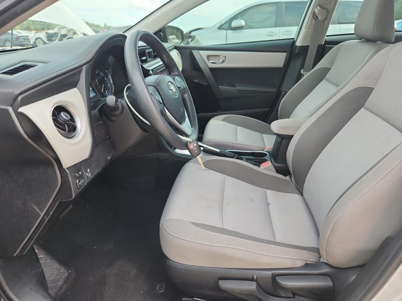 Toyota Corolla L Image 4