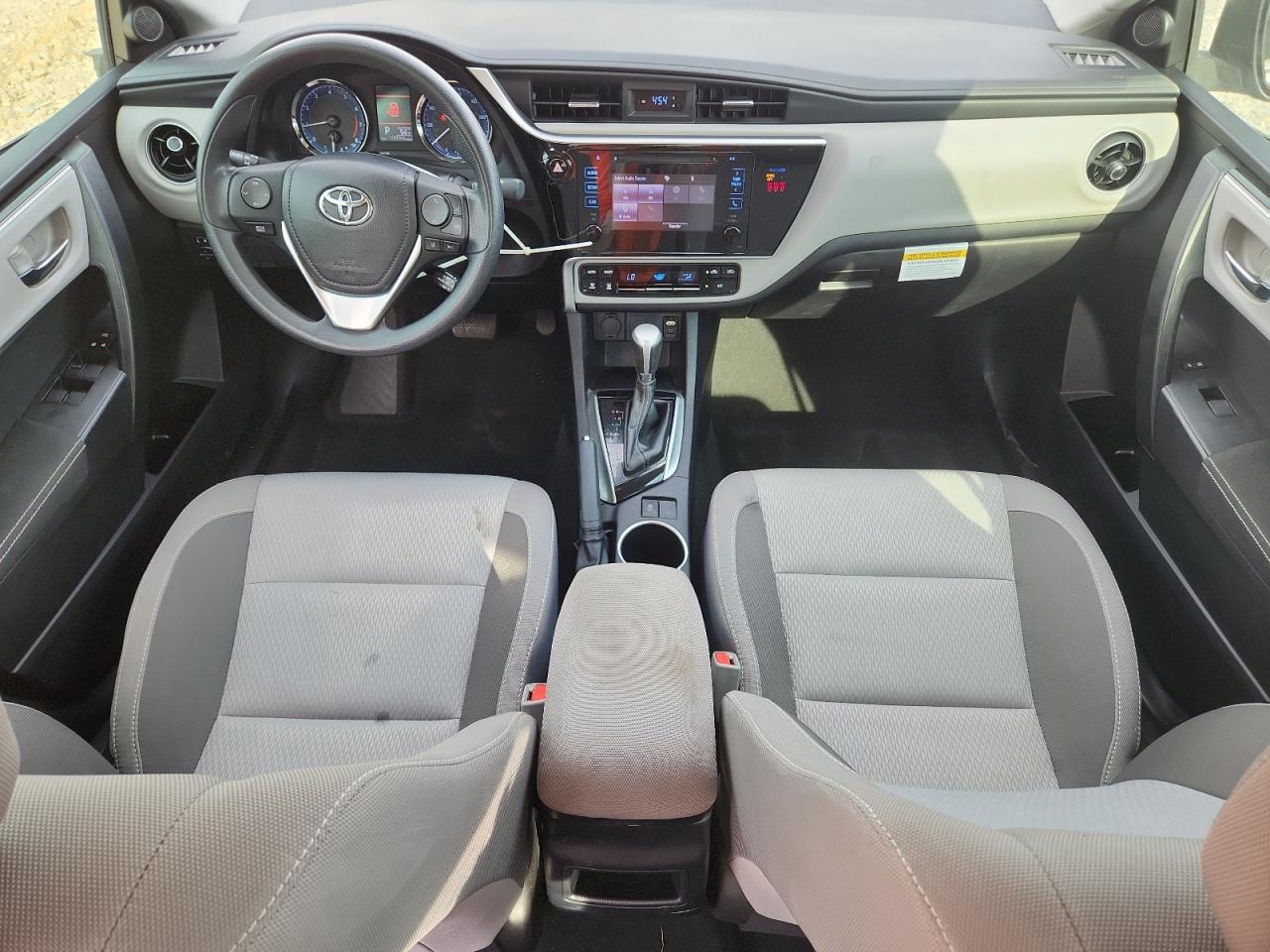 Toyota Corolla L Image 10