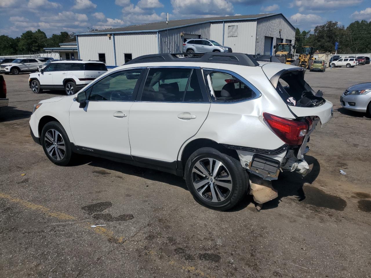 Subaru Outback 2.5i Limited Image 14