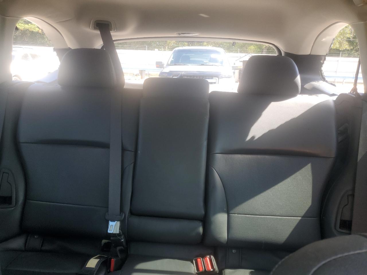 Subaru Outback 2.5i Limited Image 10