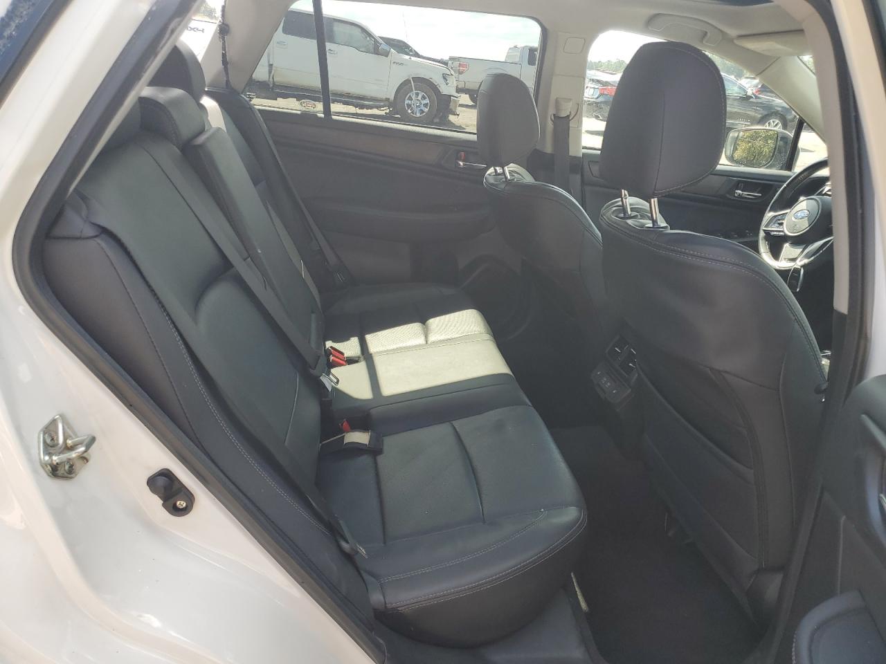 Subaru Outback 2.5i Limited Image 8