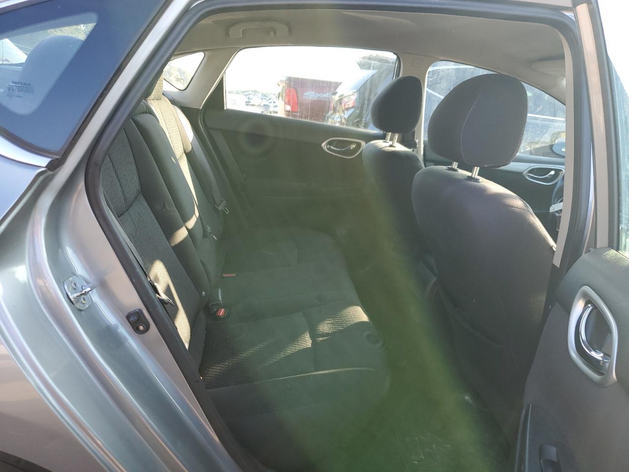 Nissan Sentra S Image 12