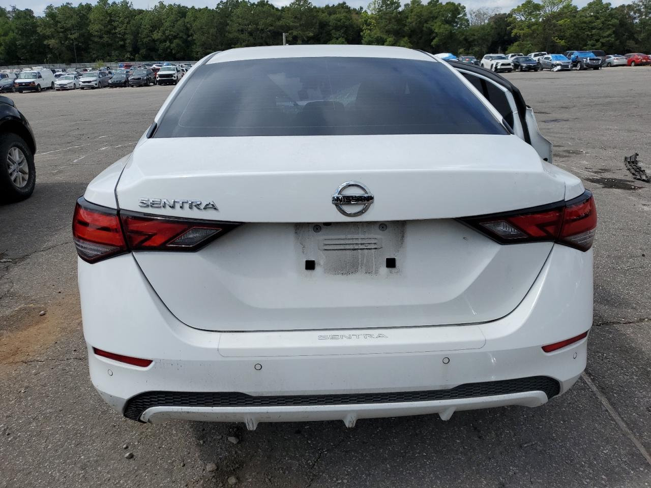 Nissan Sentra S Image 2