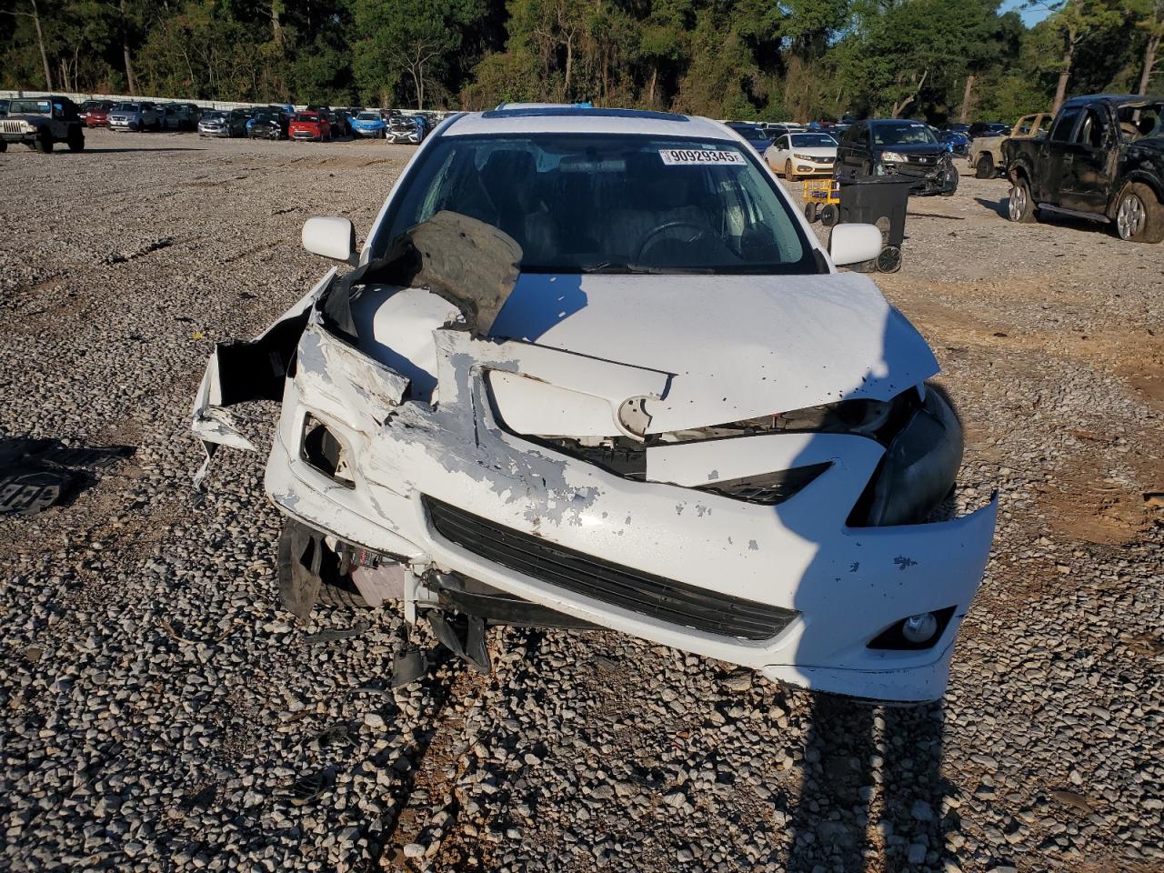 Toyota Corolla Base Image 10