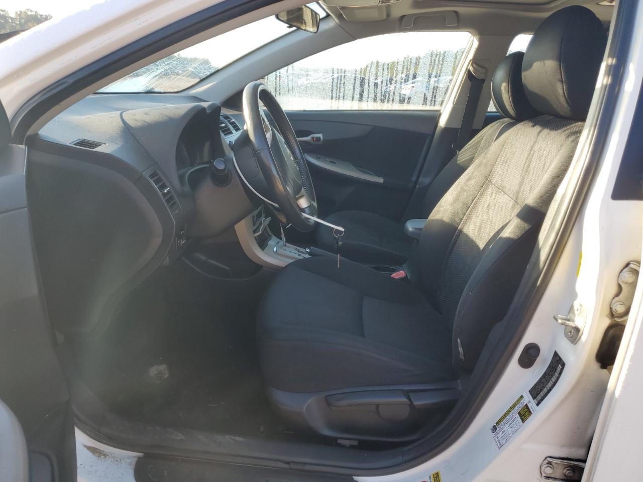 Toyota Corolla Base Image 5