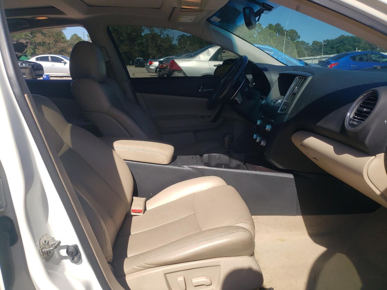 Nissan Maxima S Image 4