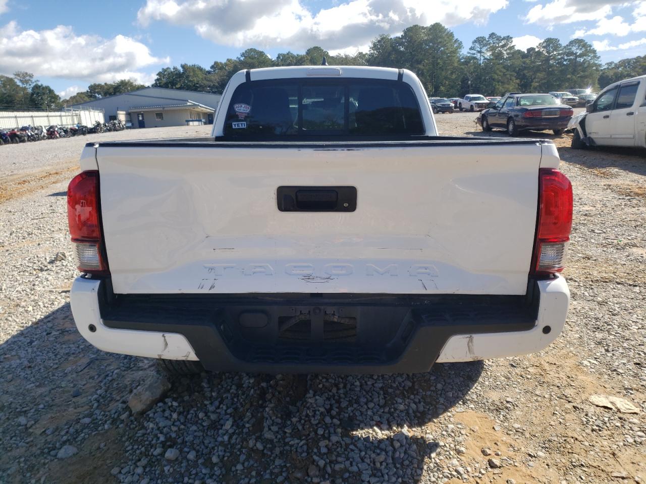 Toyota Tacoma Access Cab Image 3