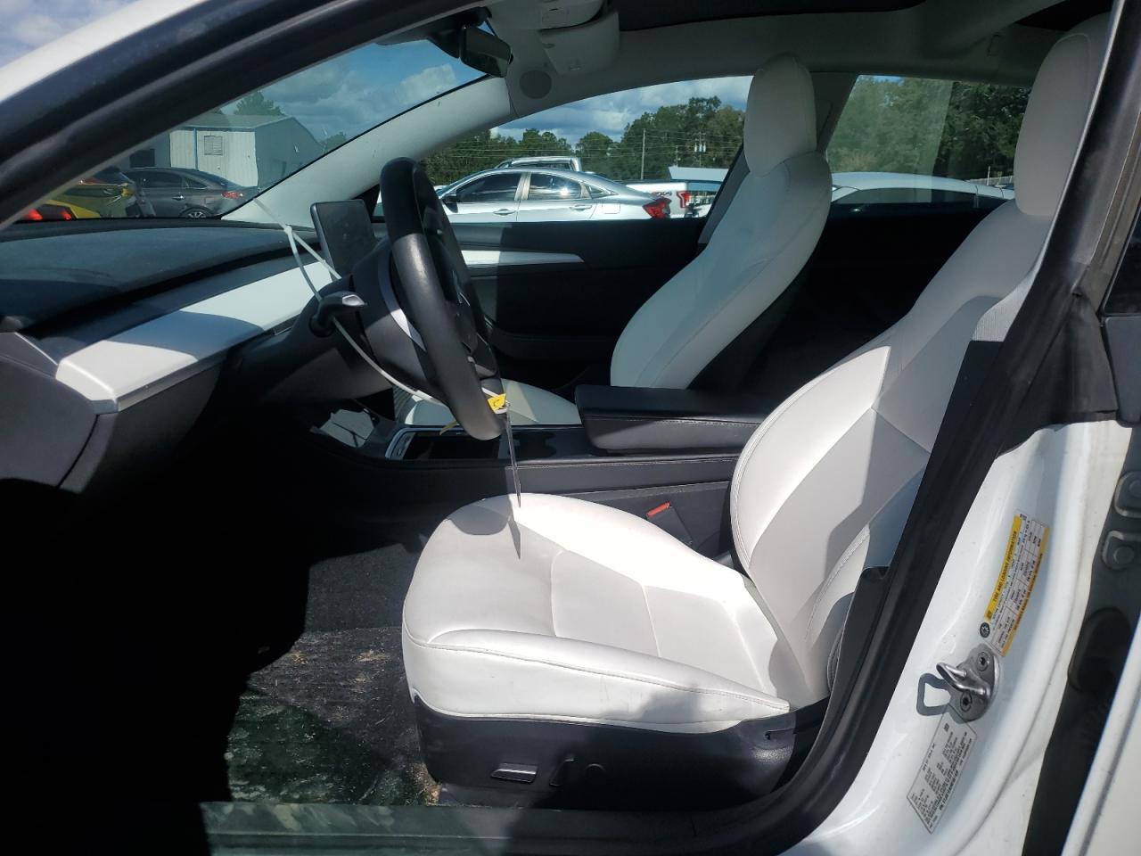 Tesla Model 3 Image 4
