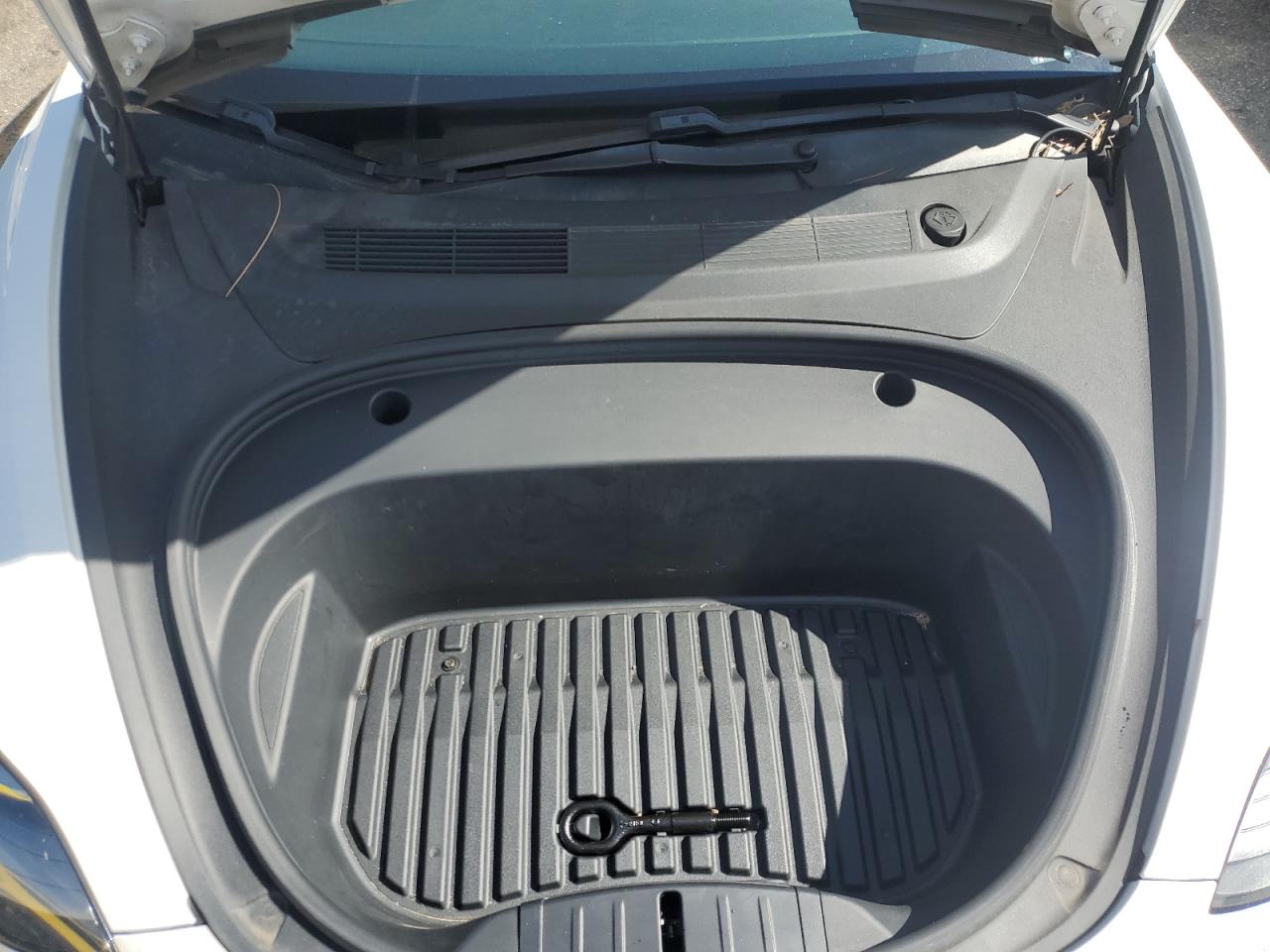Tesla Model 3 Image 7