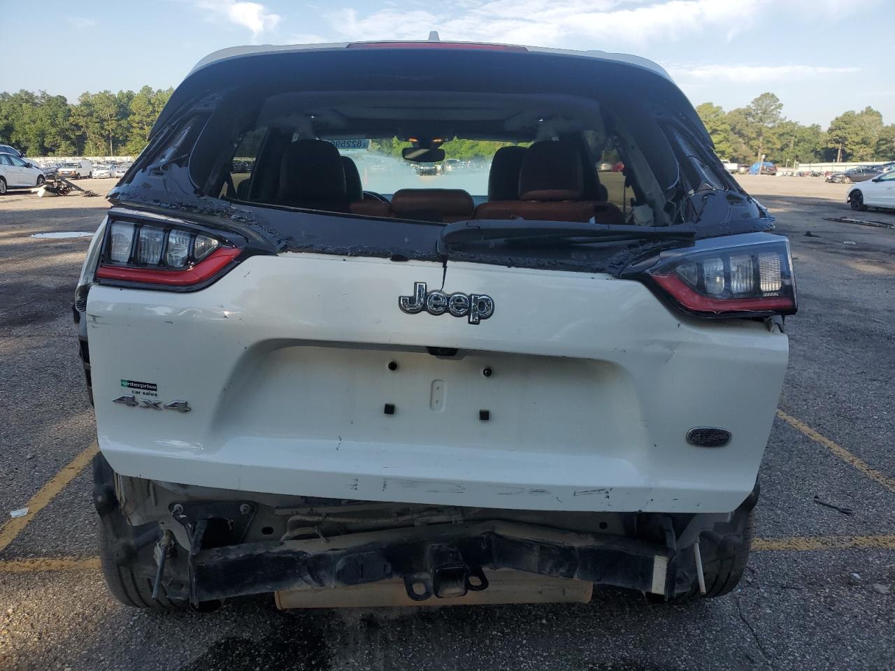 Jeep Cherokee Overland Image 4