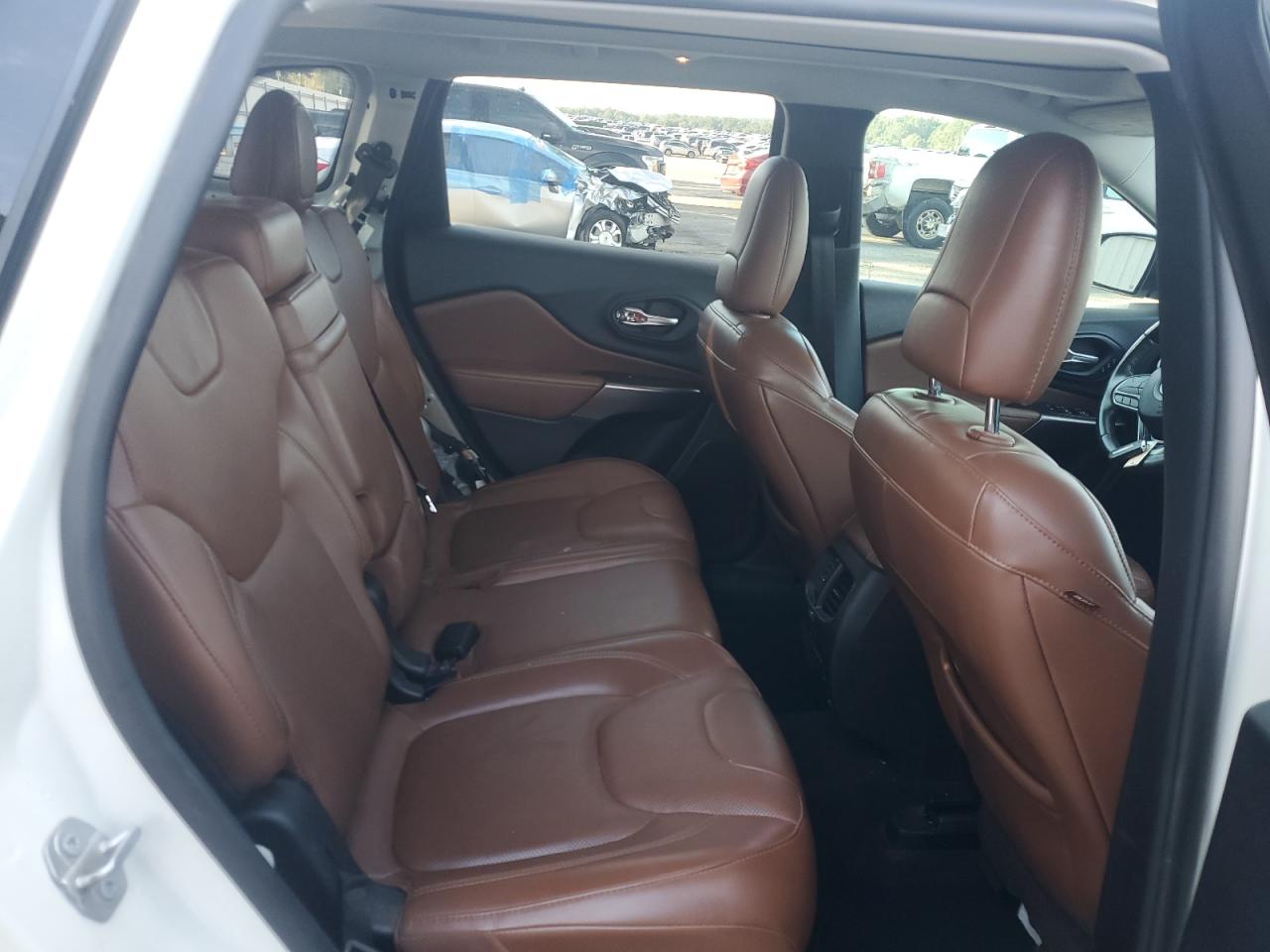 Jeep Cherokee Overland Image 8