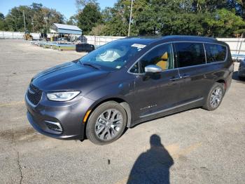  Salvage Chrysler Pacifica