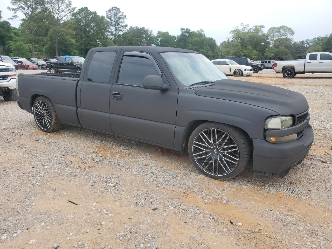 Chevrolet Silverado C1500 Image 2