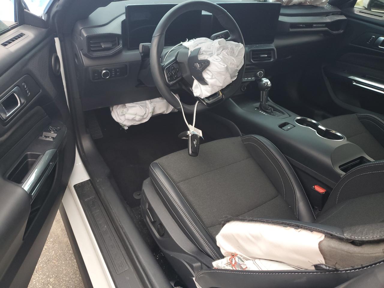 Ford Mustang Image 8