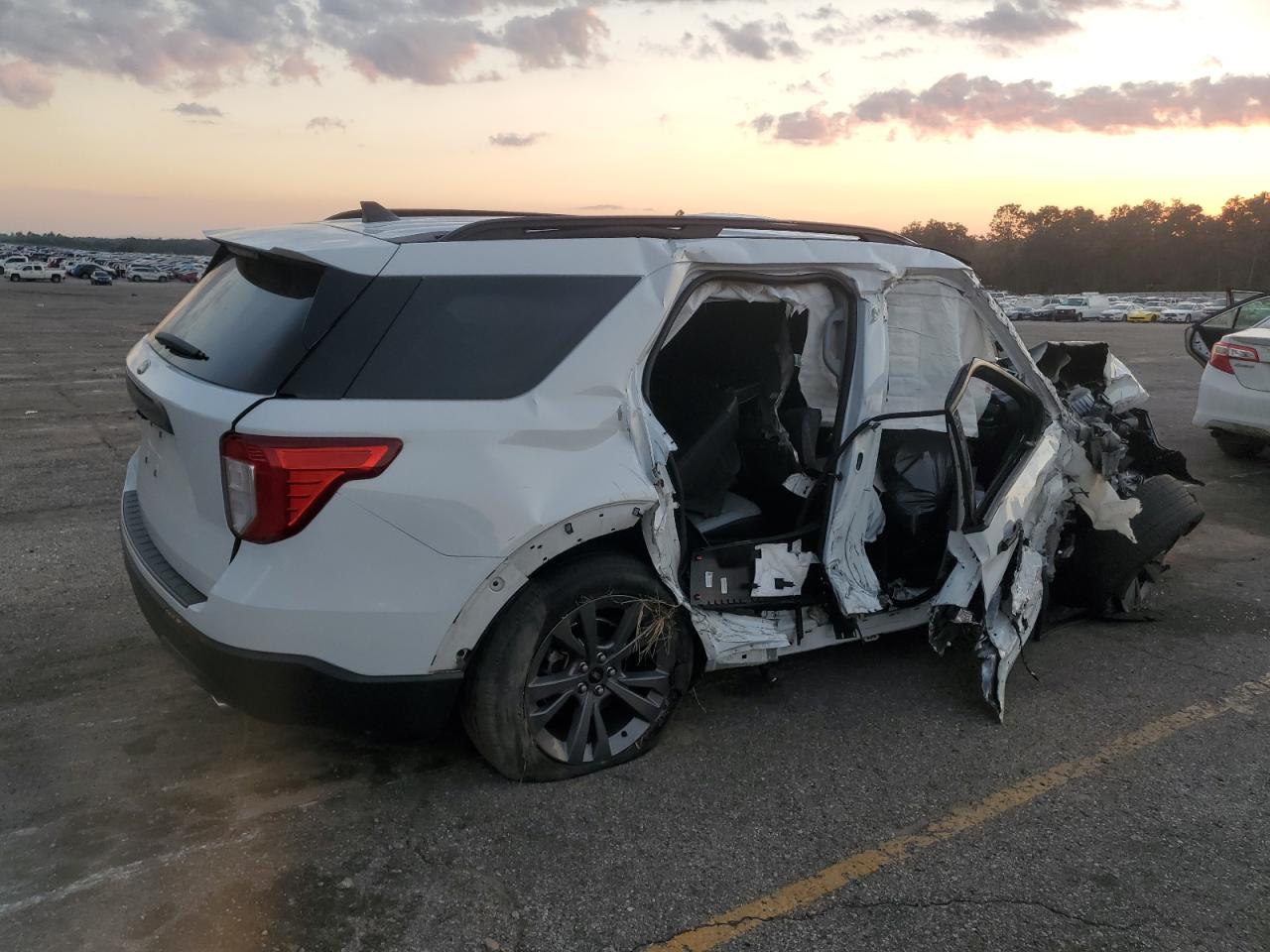 Ford Explorer Xlt Image 4