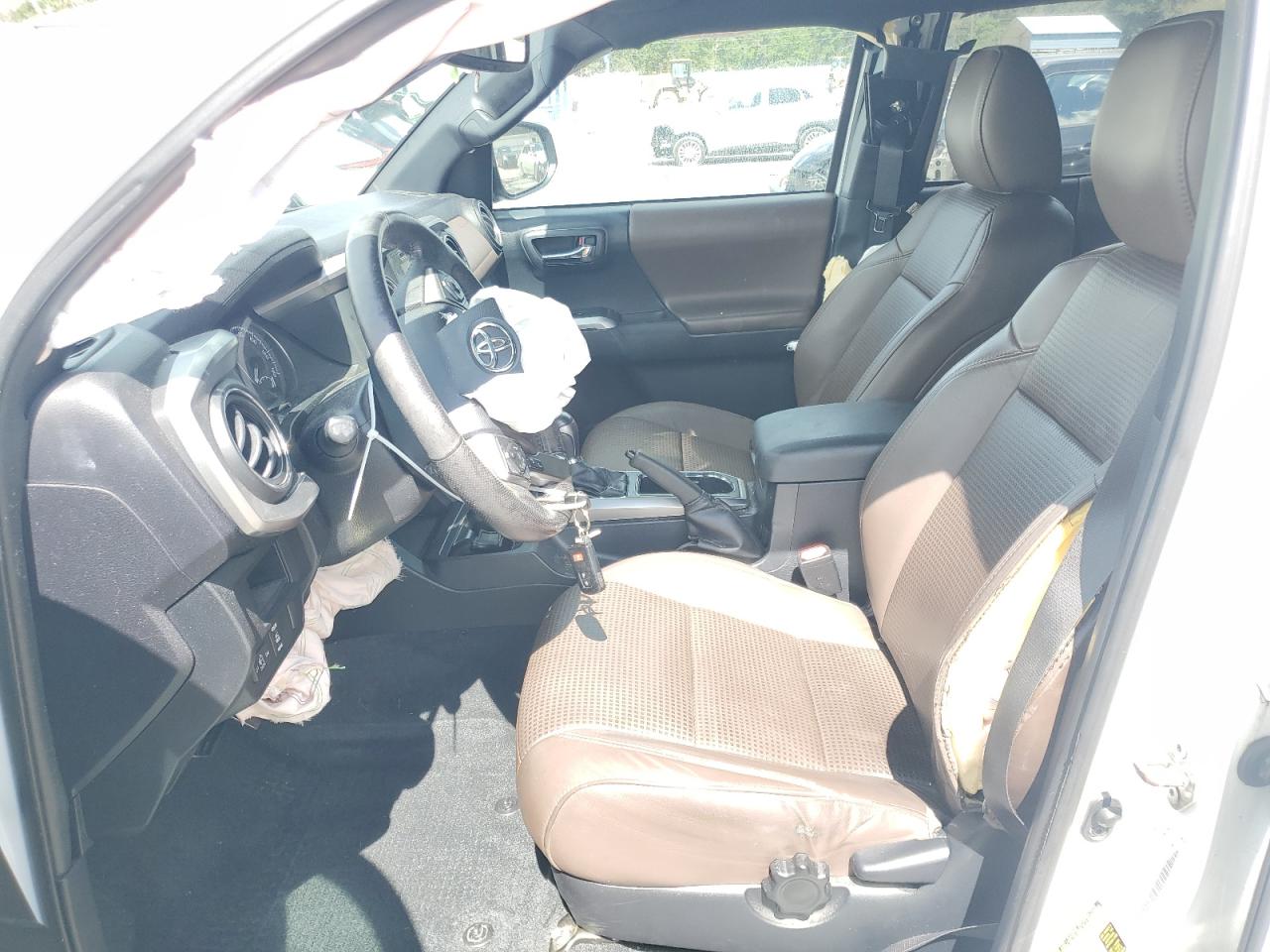 Toyota Tacoma Double Cab Image 6