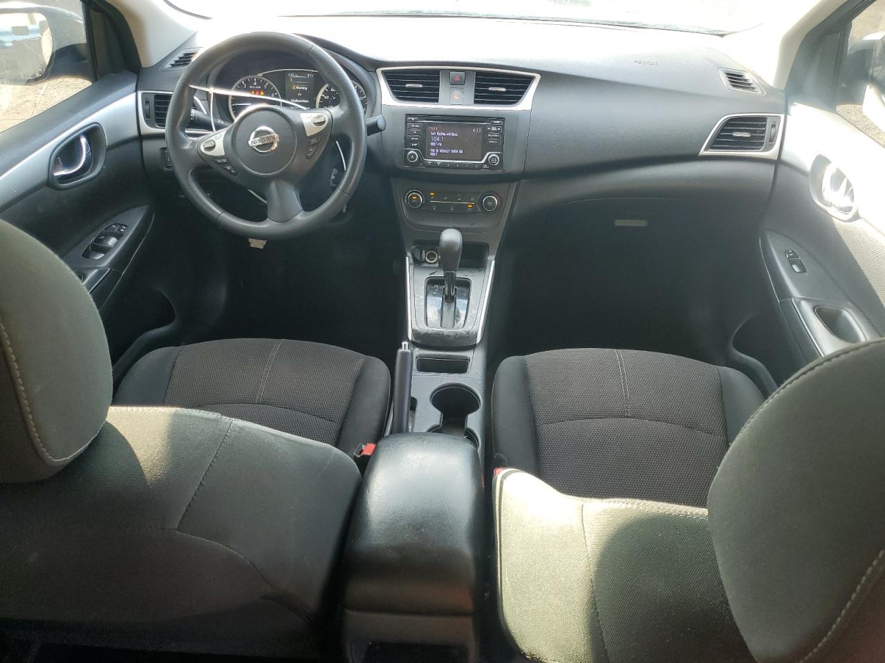 Nissan Sentra S Image 8