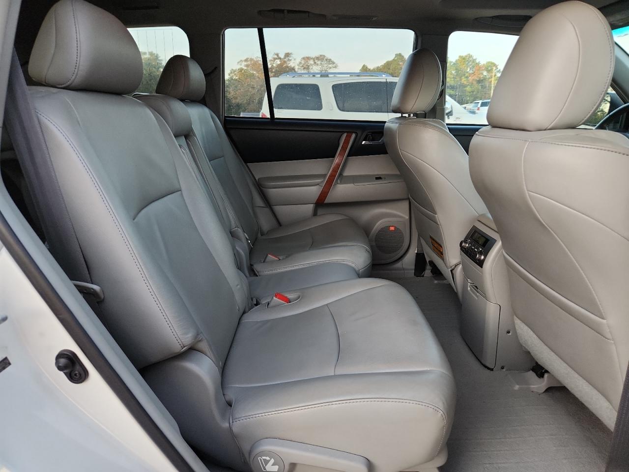 Toyota Highlander Limited Image 7