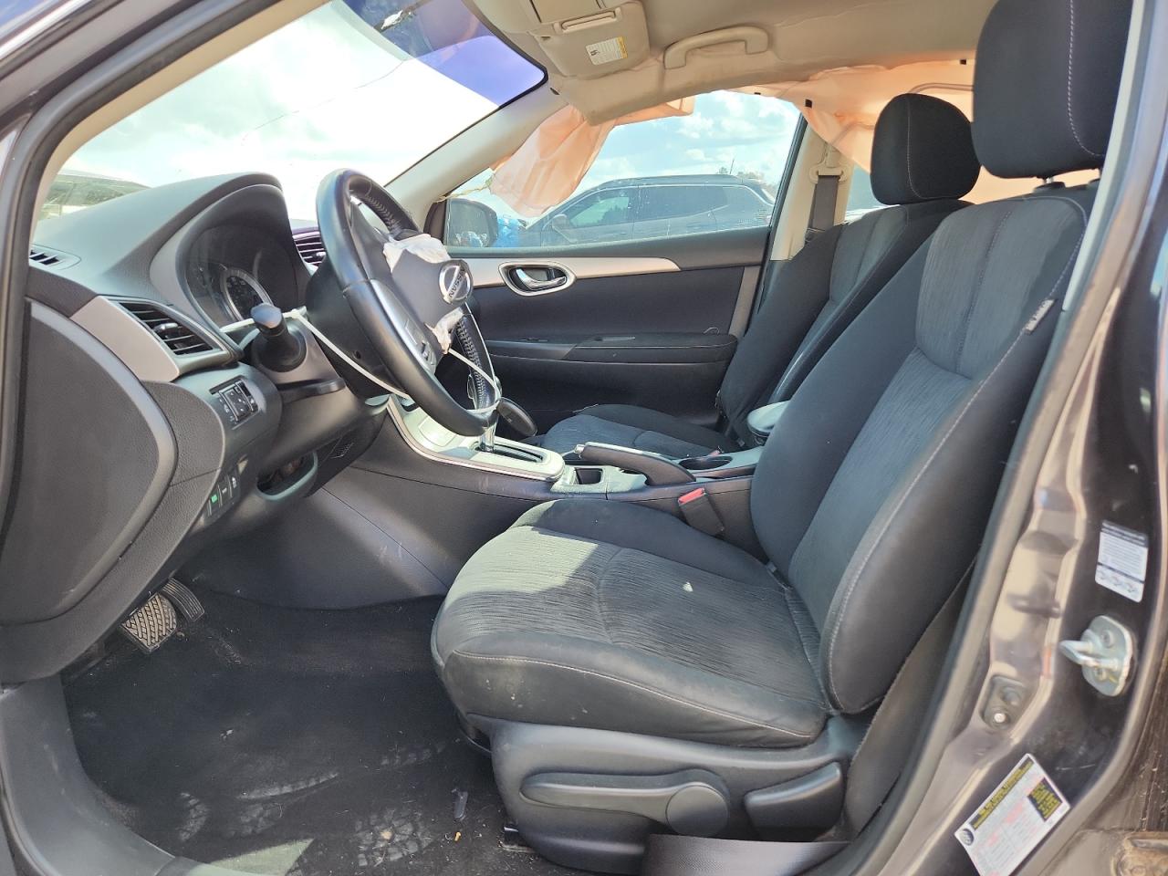 Nissan Sentra S Image 2