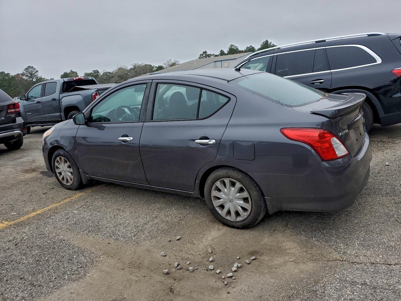 Nissan Versa S Image 2