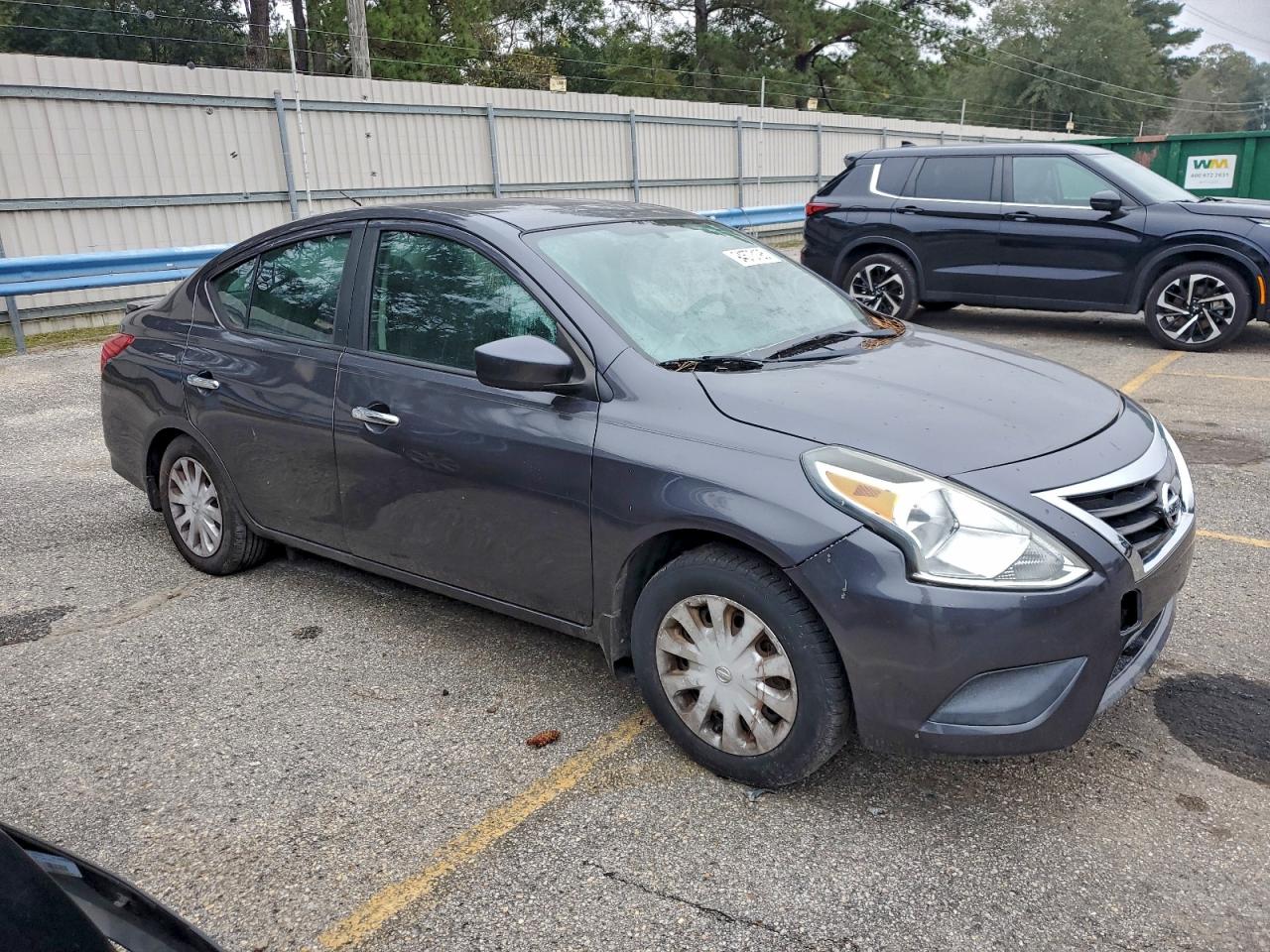 Nissan Versa S Image 9