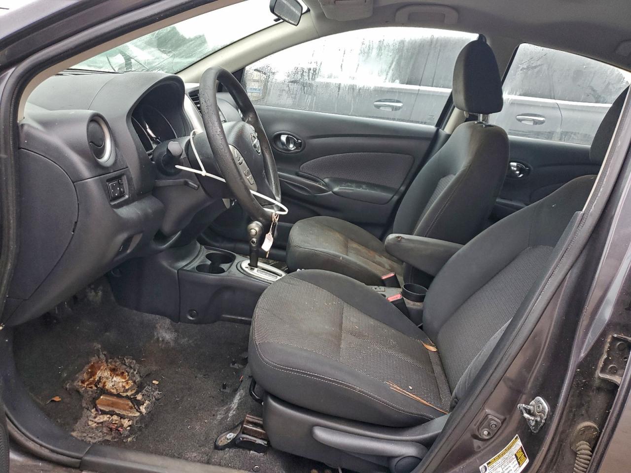Nissan Versa S Image 6
