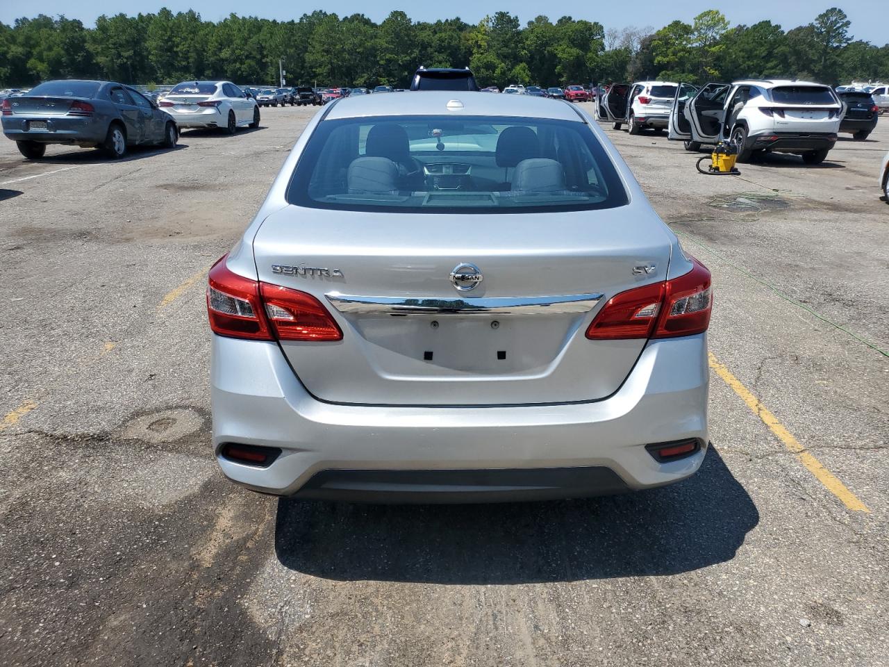 Nissan Sentra S Image 5