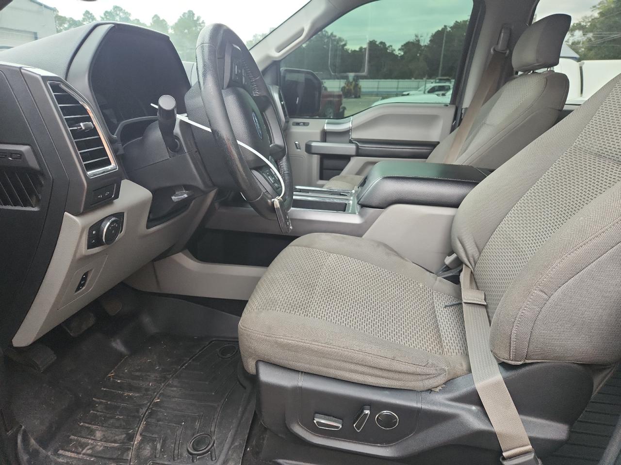 Ford F-150 Supercrew Image 3