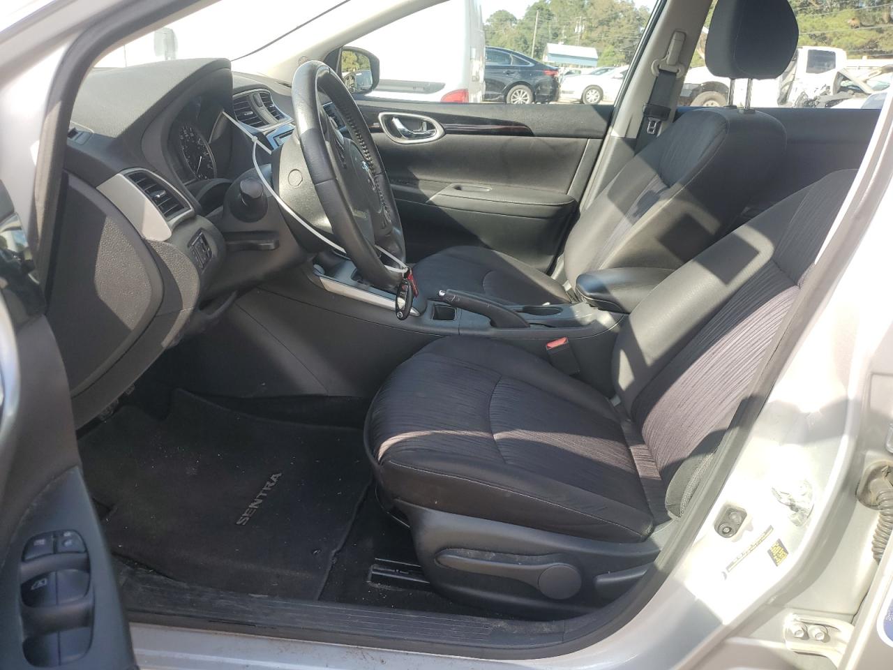 Nissan Sentra S Image 5