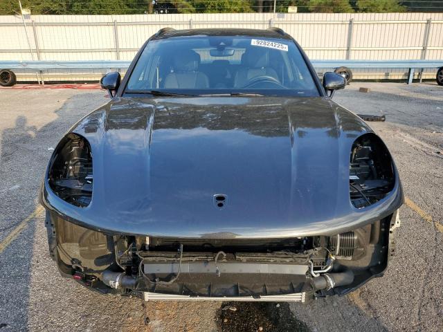 Porsche Macan Base Base Image 2