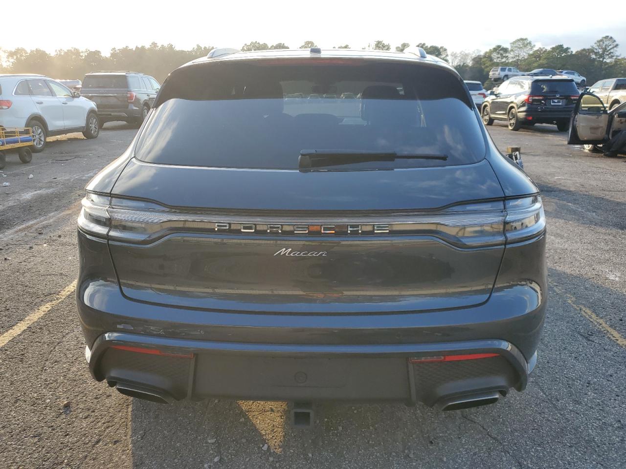 Porsche Macan Base Base Image 8