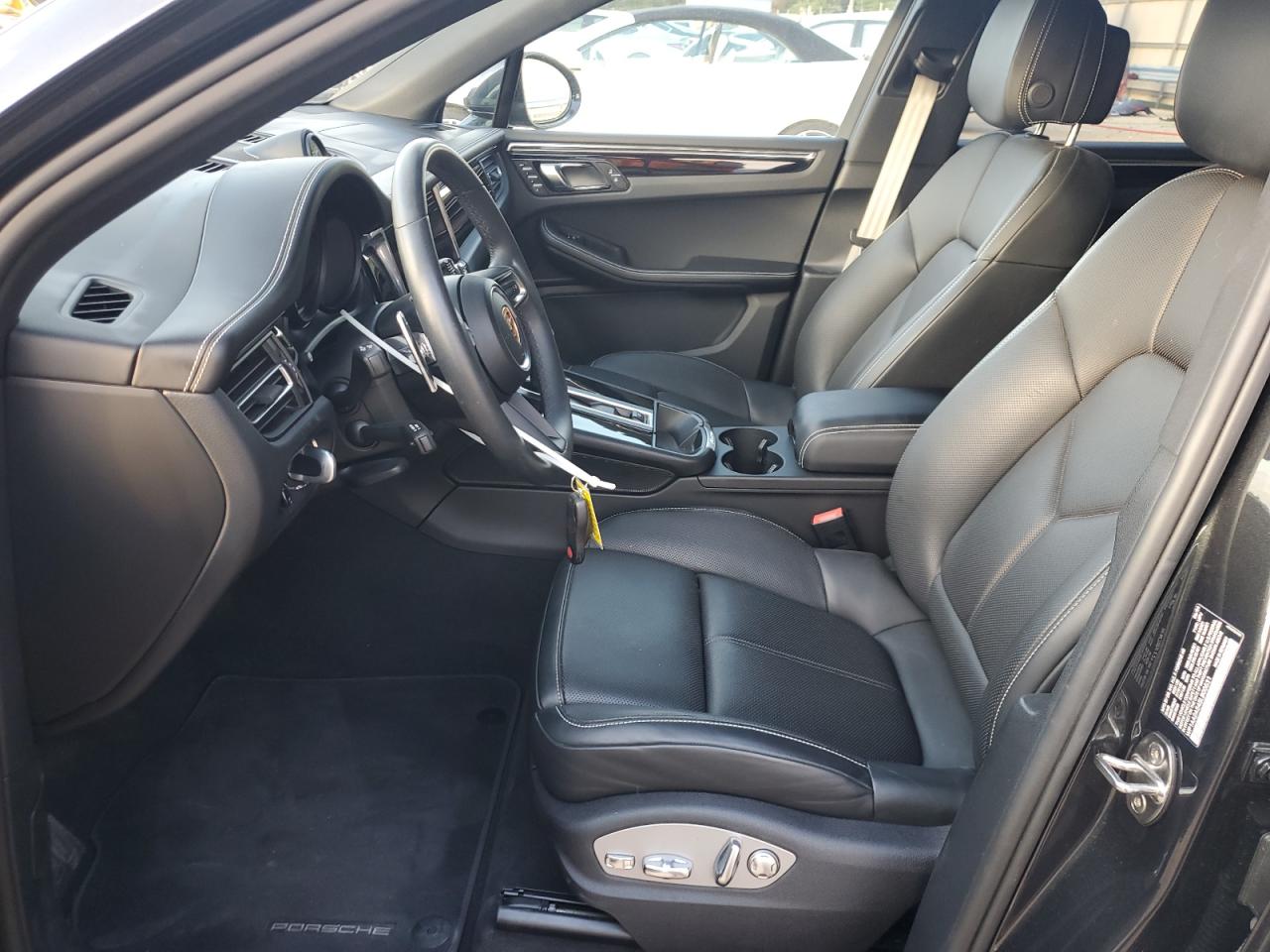 Porsche Macan Base Base Image 14