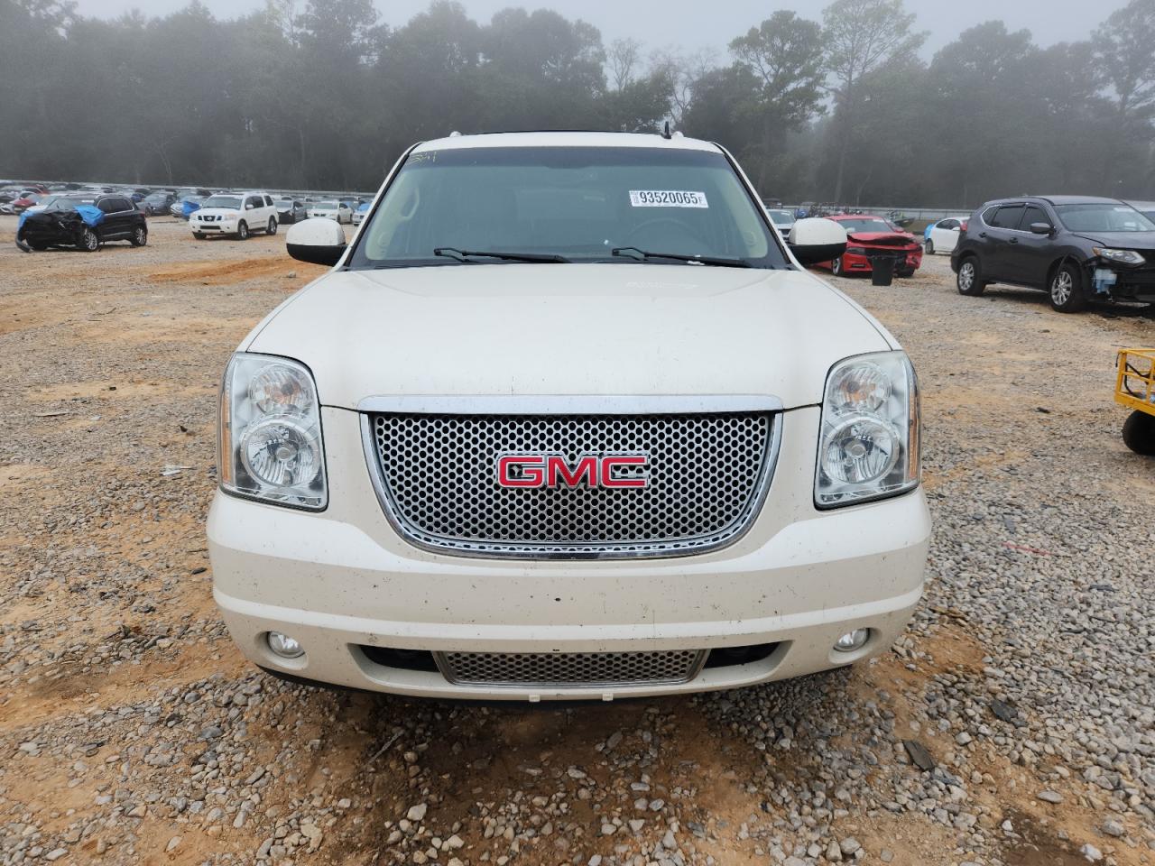 GMC Yukon Denali Image 7