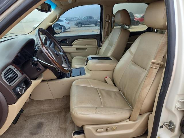 GMC Yukon Denali Image 11