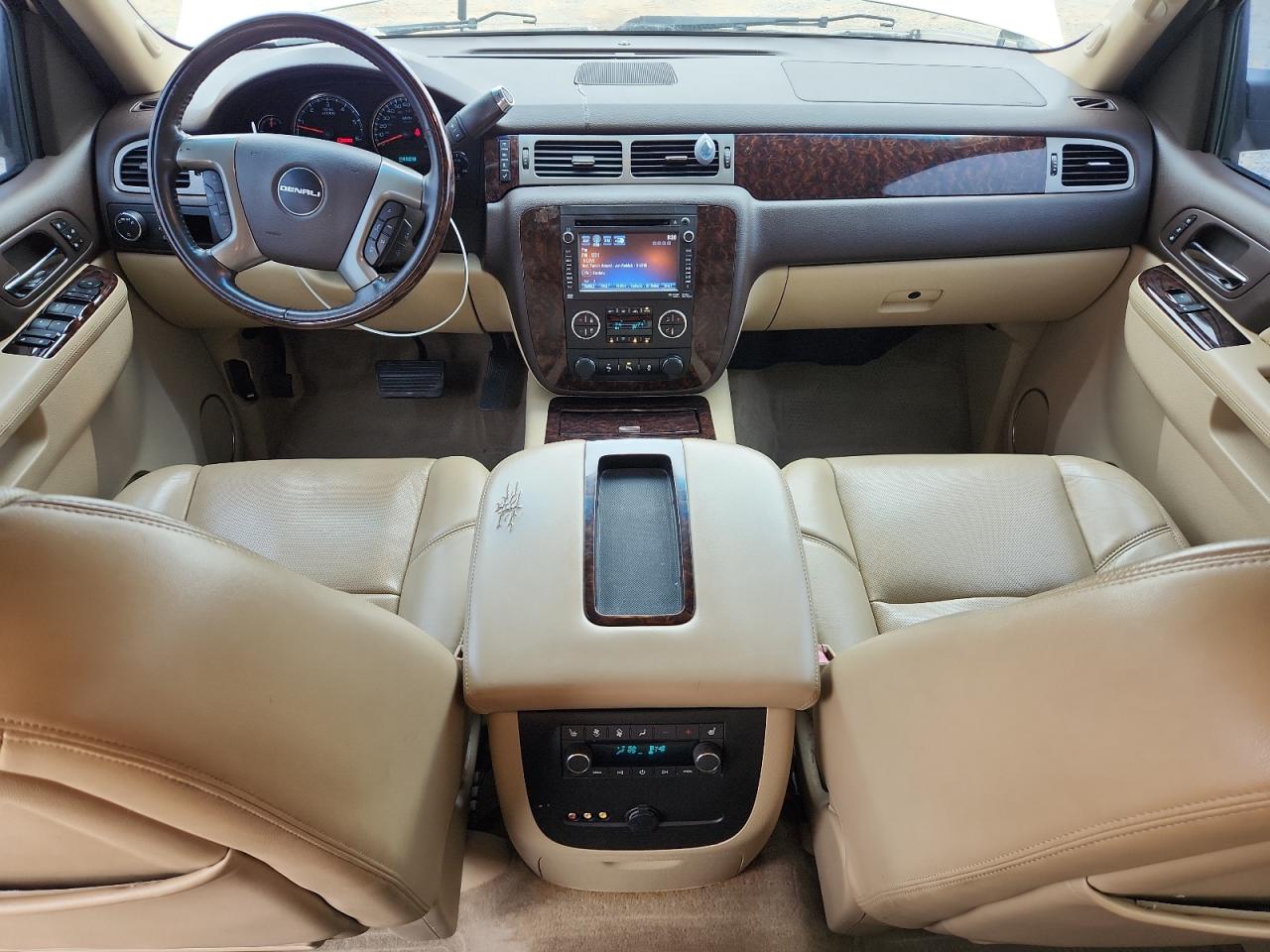 GMC Yukon Denali Image 8