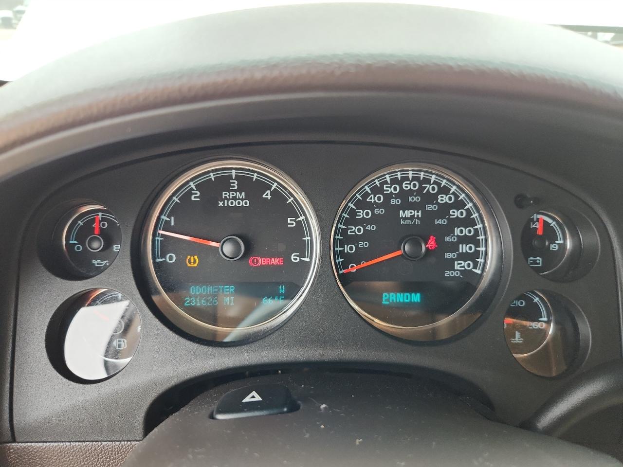 GMC Yukon Denali Image 5