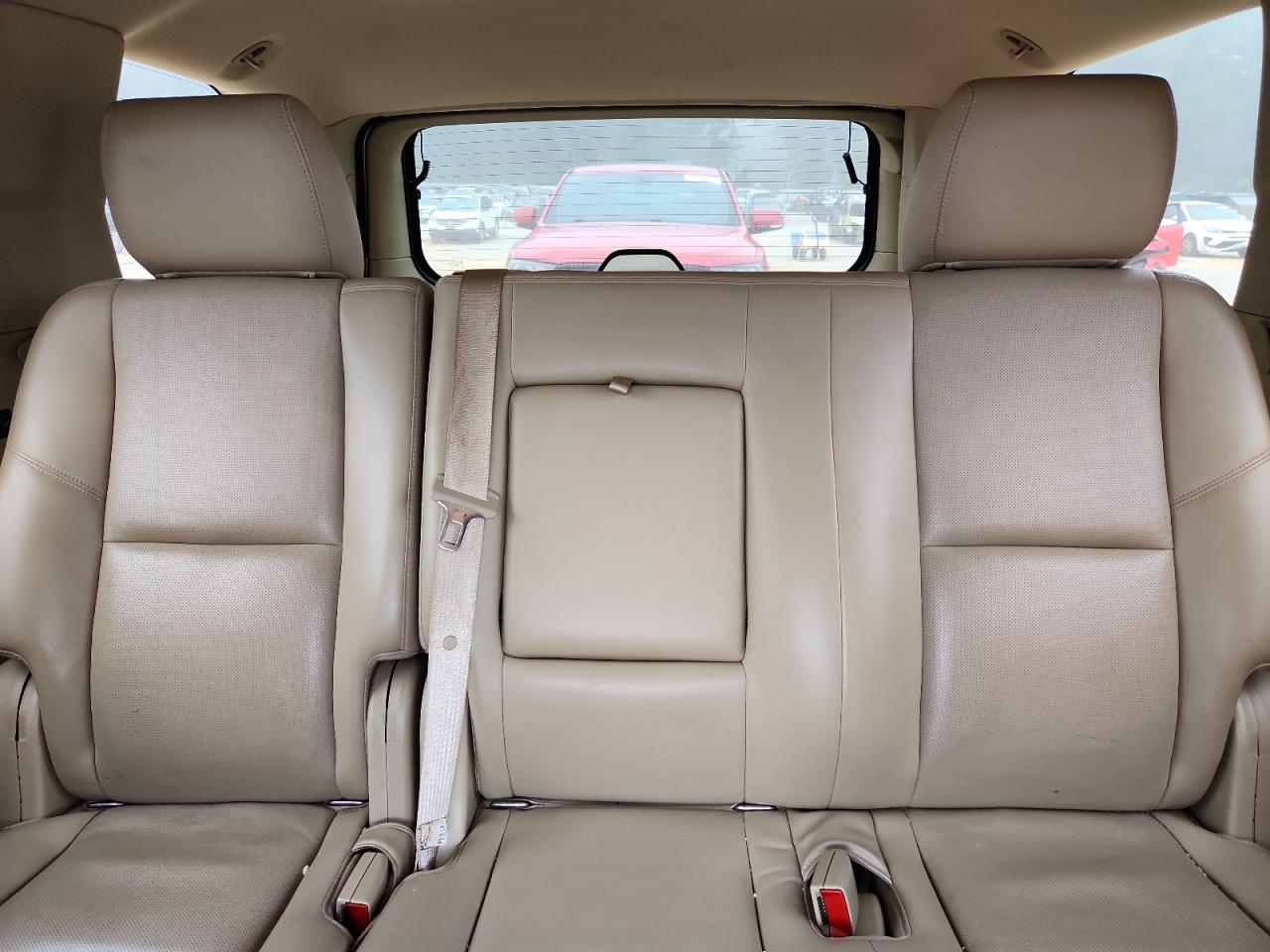 GMC Yukon Denali Image 3