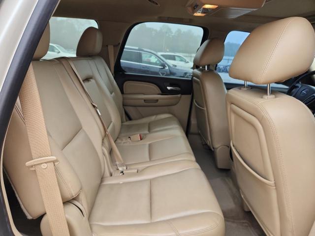 GMC Yukon Denali Image 12