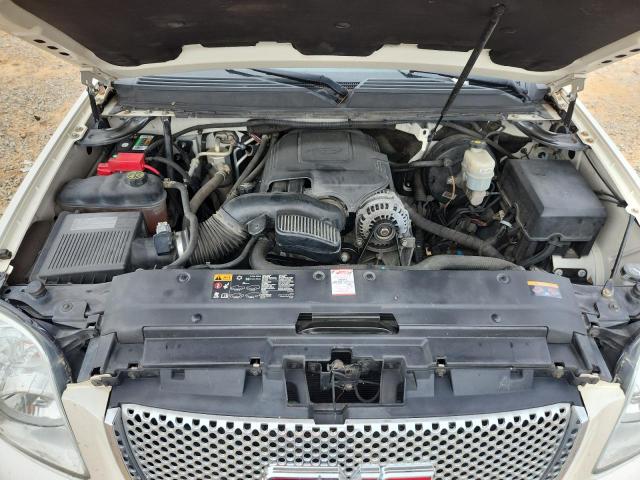 GMC Yukon Denali Image 10