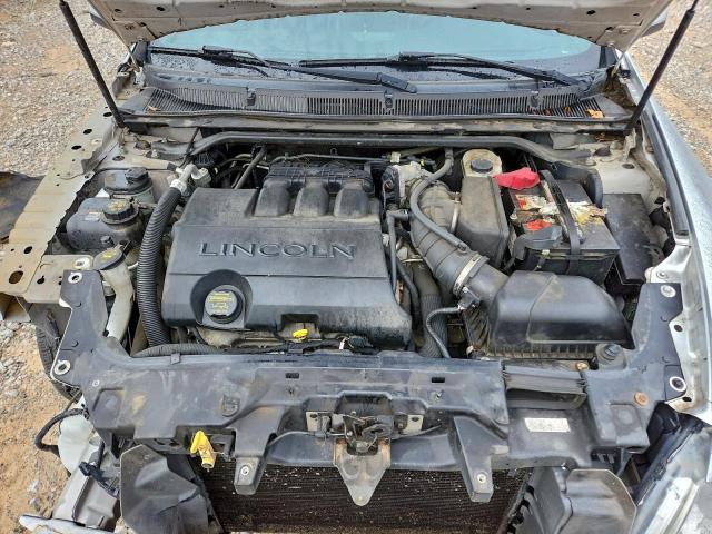 Lincoln MKS Image 11