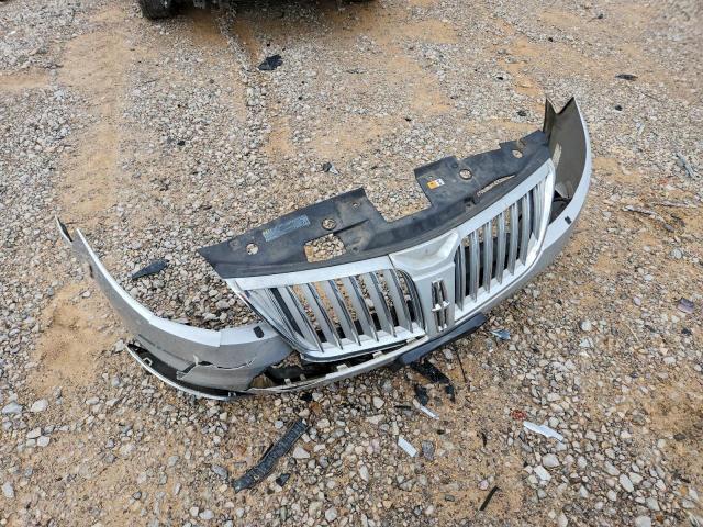 Lincoln MKS Image 12