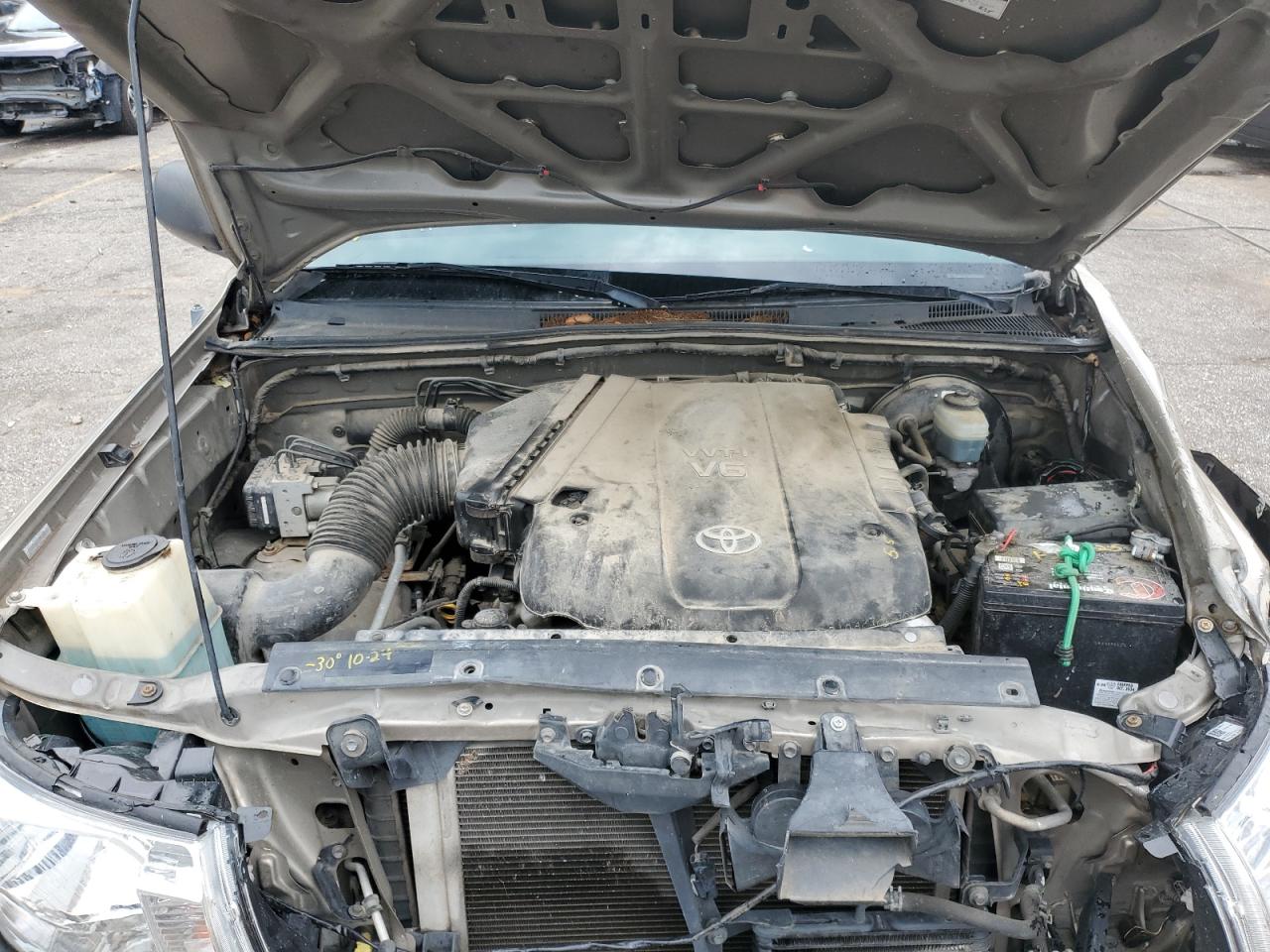 Toyota Tacoma Prerunner Access Cab Image 9