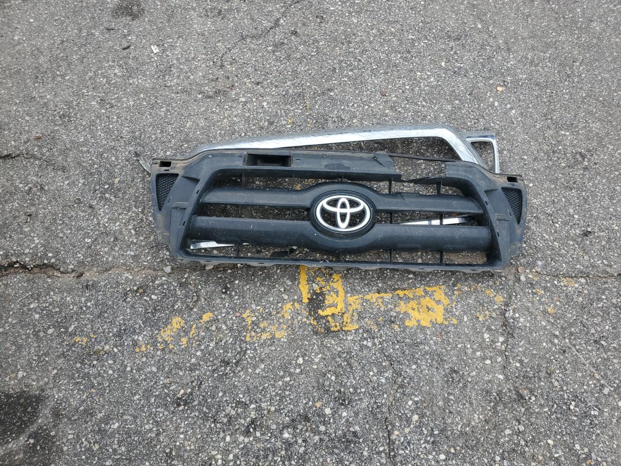 Toyota Tacoma Prerunner Access Cab Image 11