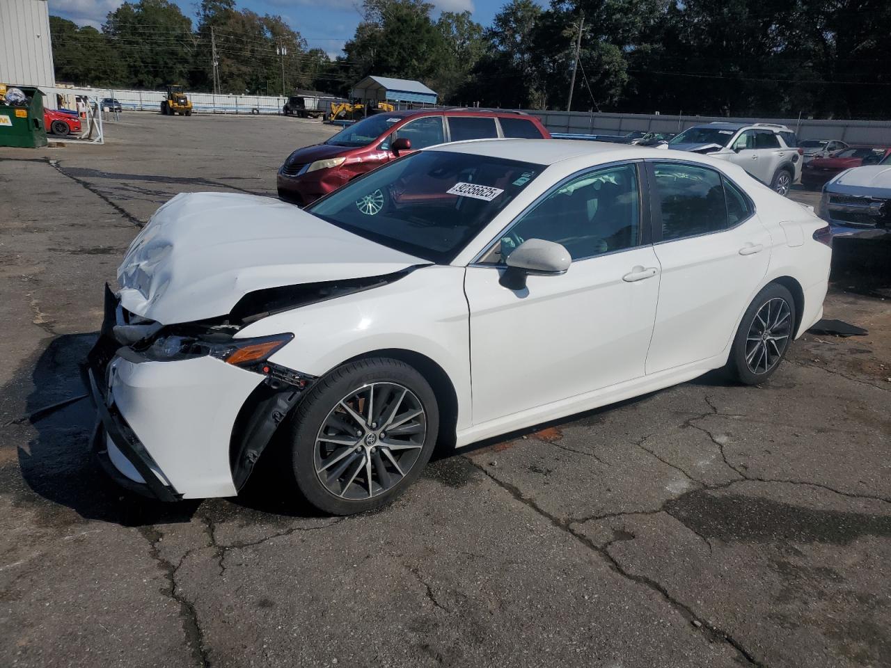 Toyota Camry Se Image 1