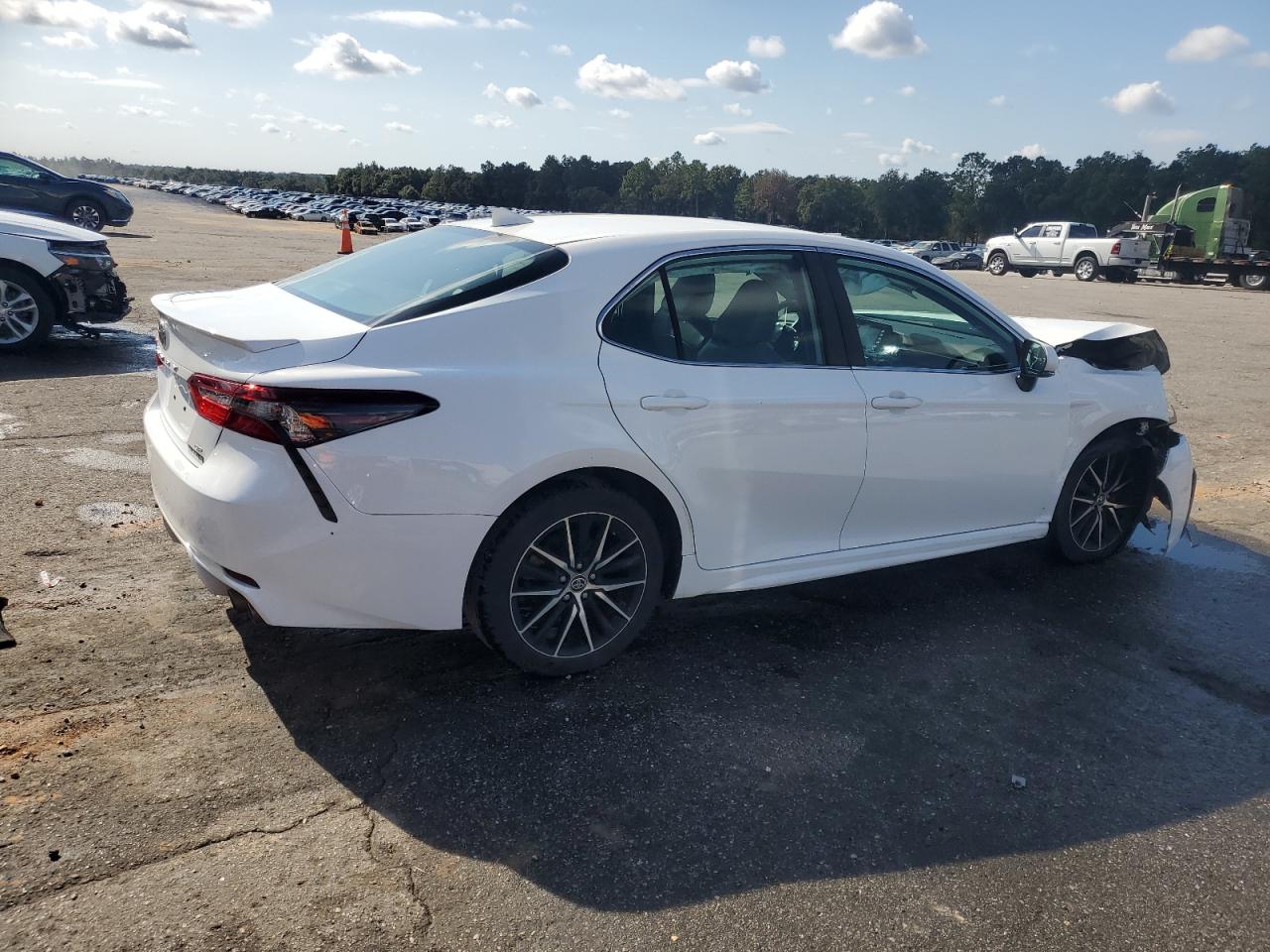 Toyota Camry Se Image 12