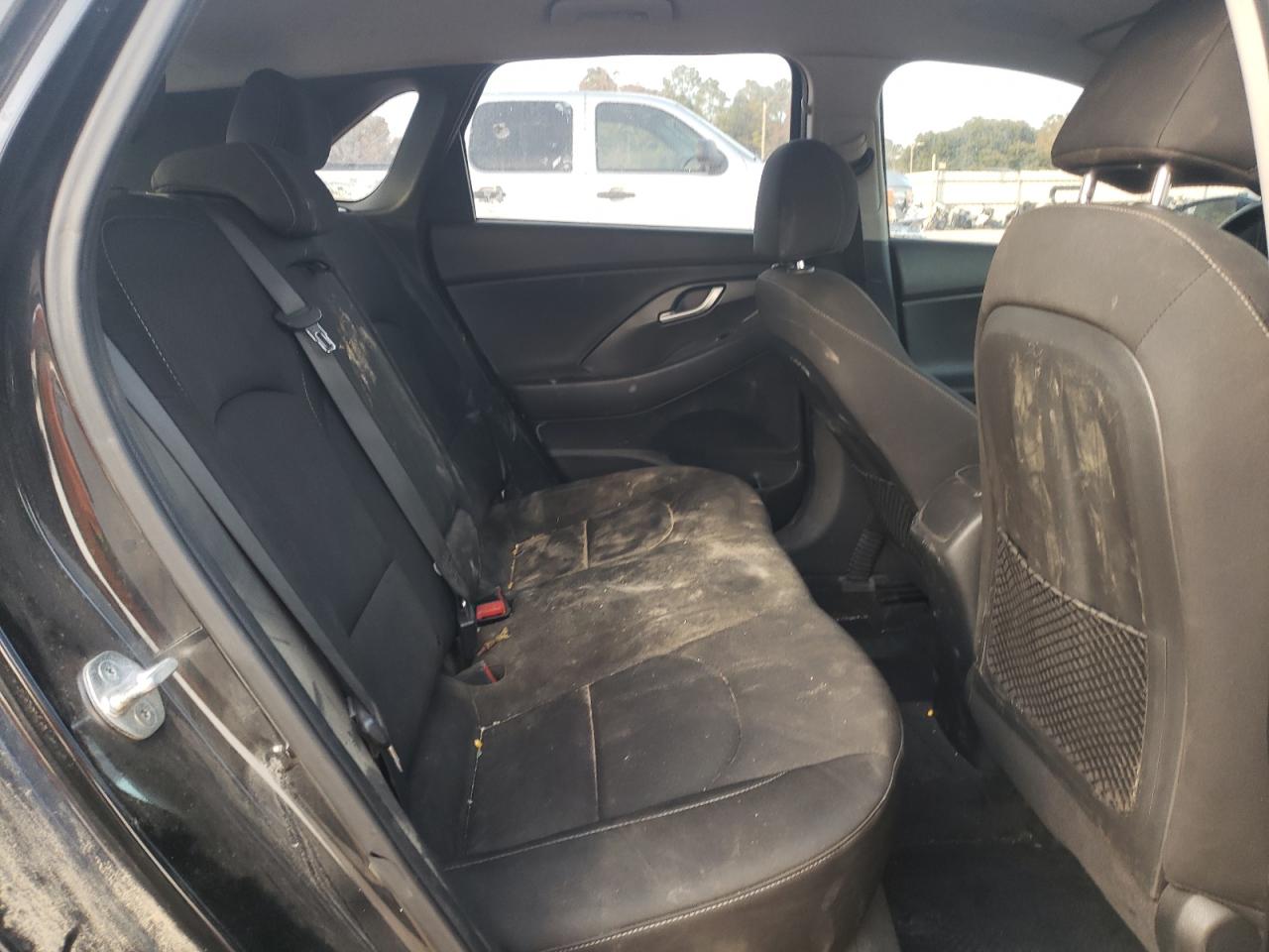 Hyundai ELANTRA Image 5