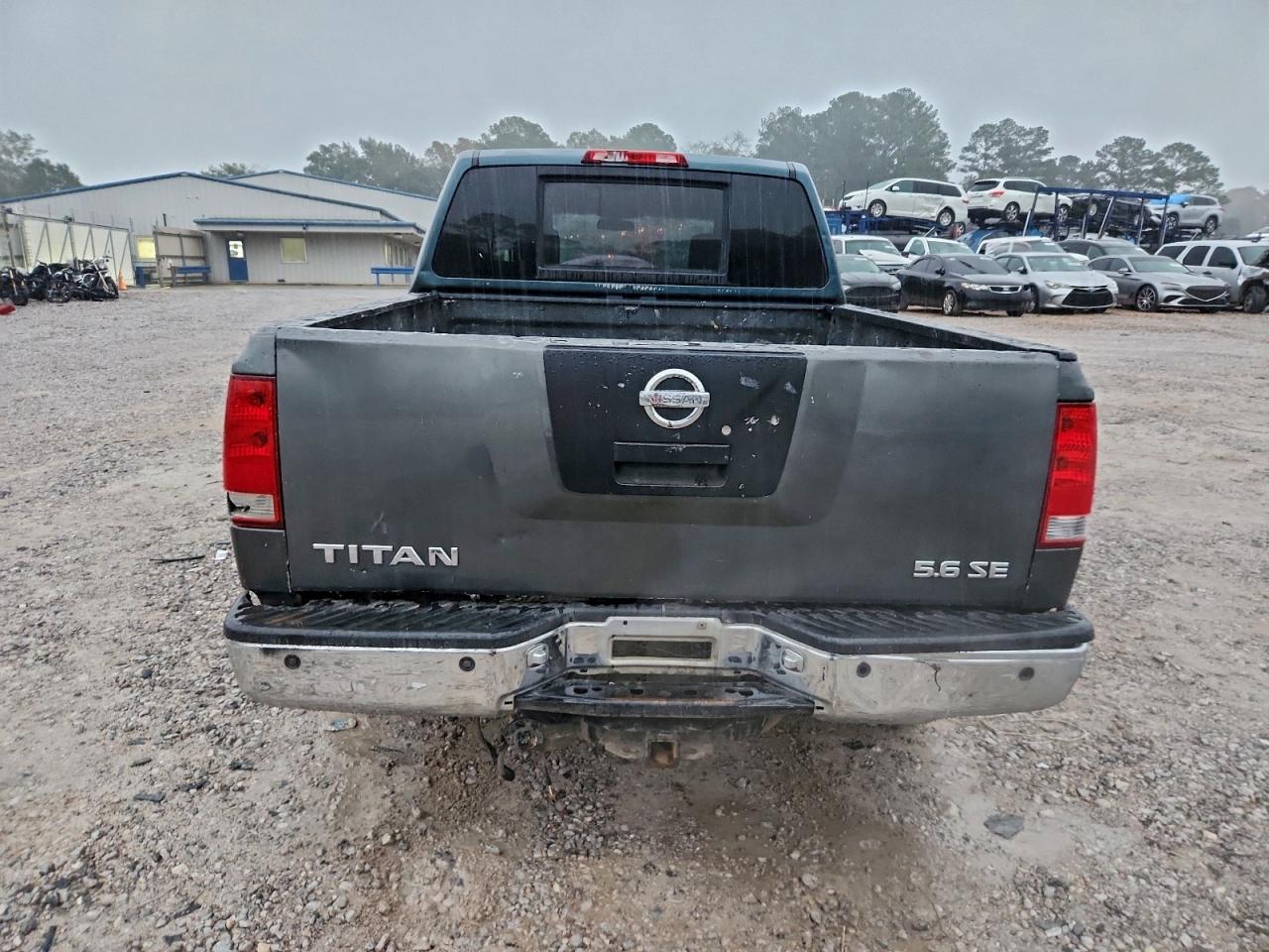 Nissan Titan Xe Image 3
