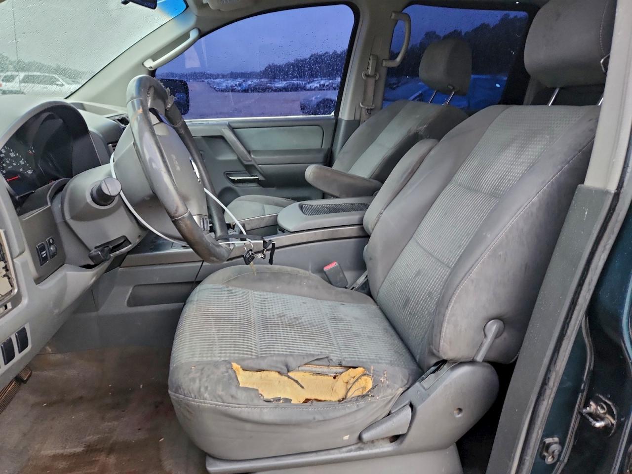 Nissan Titan Xe Image 4