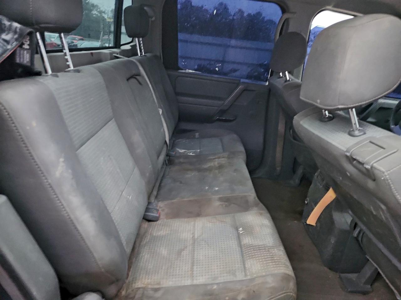 Nissan Titan Xe Image 10