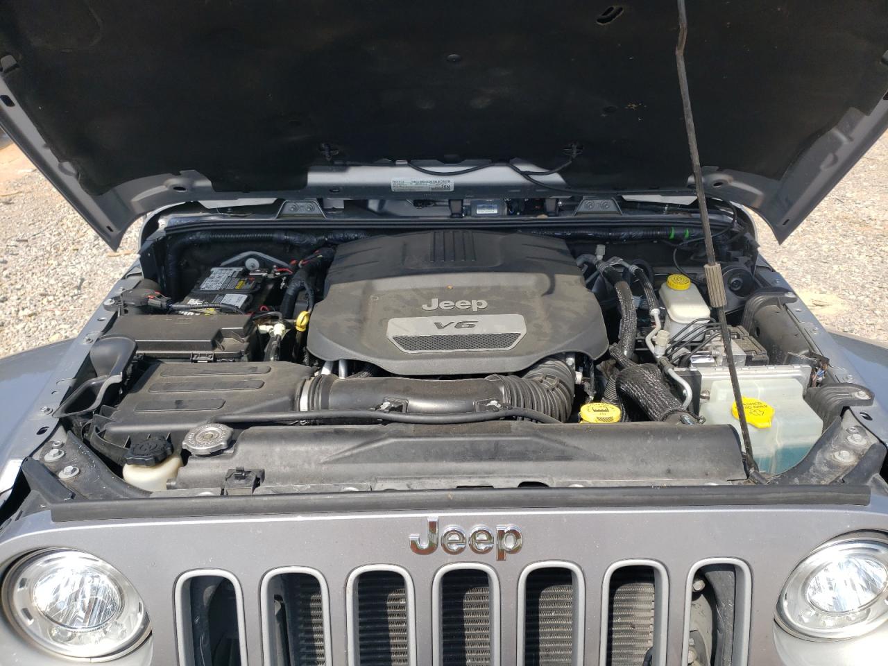 Jeep Wrangler Sahara Image 11